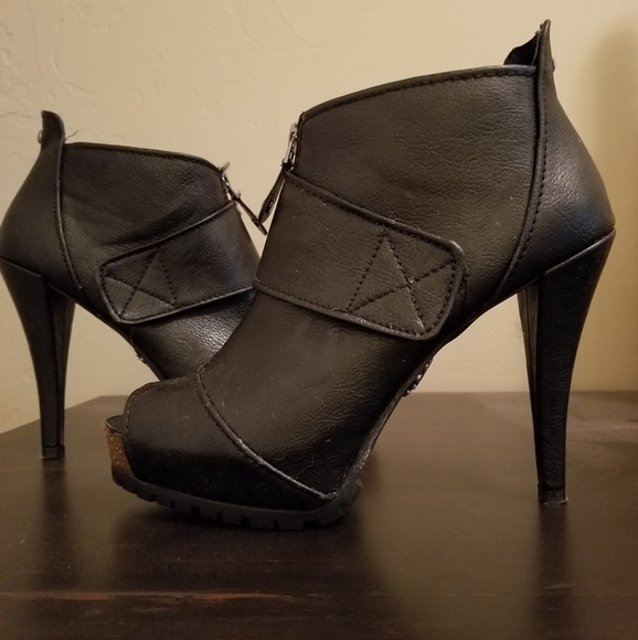 Simply Vera Vera Wang Shoes - Vera Wang peep toe boots